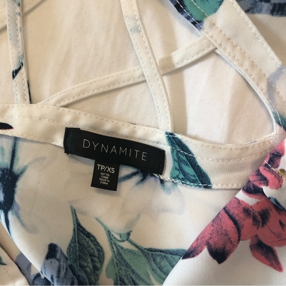 Dynamite floral sleeveless blouse. Size XS. - Picture 2 of 7